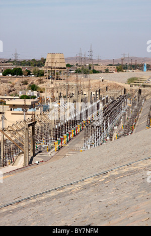 Parte della generazione di elettricità a stazione di diga di Assuan, Aswan, Egitto. Foto Stock