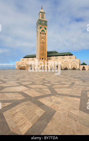 Marmo modellato plaza presso la moschea di Hassan II a Casablanca in Marocco Foto Stock