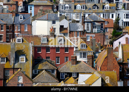 Vista attraverso i tetti della Città Vecchia di Hastings, Sussex England Foto Stock
