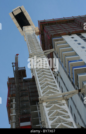 La costruzione di un edificio di appartamenti alto blocco sulla Gold Coast, Australia Foto Stock