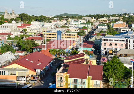 Guardando verso il basso sulla Heritage Quay Shopping area St Johns, Antigua Foto Stock