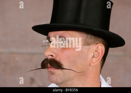 Un concorrente al mondo di barba e baffi campionati a Brighton, Inghilterra. Foto di James Boardman. Foto Stock