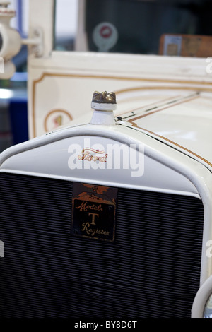 Lakeland Motor Museum a Backbarrow, Cumbria, Regno Unito, mostrando una Ford Modello T il radiatore Foto Stock