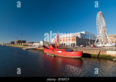 O2, Dublino e ruota la Lightship, Kitiwake. Foto Stock