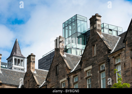 Riqualificazione a Quartermile in Edinburgh la produzione di forti contrasti tra il vecchio e il nuovo. La Scozia. Foto Stock