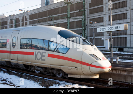 Le ferrovie tedesche Intercity Express (ghiaccio) Dusseldorf HBF (stazione ferroviaria principale, Germania). Foto Stock