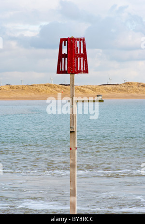 Porta Rossa fiume marcatore di canale Foto Stock