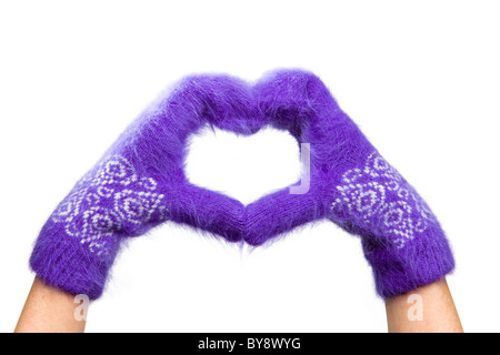 Valentine card- Mani in soffici i guanti sono combinati in forma di cuore Foto Stock