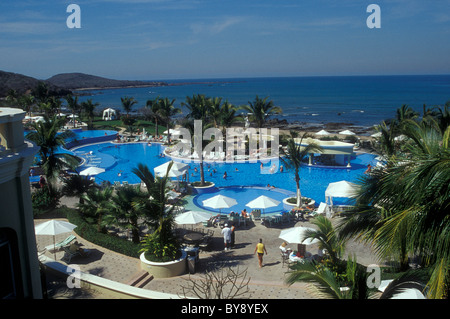 Piscina al Pueblo Bonito Emerald Bay resort in Nuevo Mazatlan, Sinaloa, Messico Foto Stock