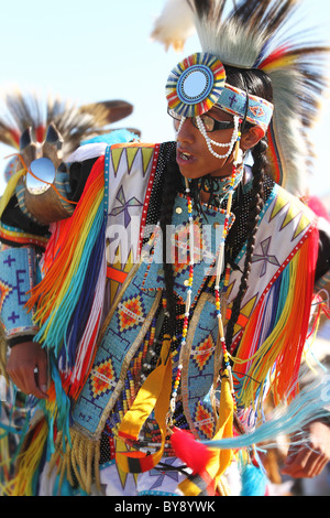 SCOTTSDALE, AZ - Nov 7: i ballerini di partecipare alla ventiquattresima edizione Montagna Rossa Eagle Pow-wow il 7 novembre 2010 in Scottsdale, AZ. Foto Stock