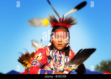 SCOTTSDALE, AZ - Nov 7: i ballerini di partecipare alla ventiquattresima edizione Montagna Rossa Eagle Pow-wow il 7 novembre 2010 in Scottsdale, AZ. Foto Stock