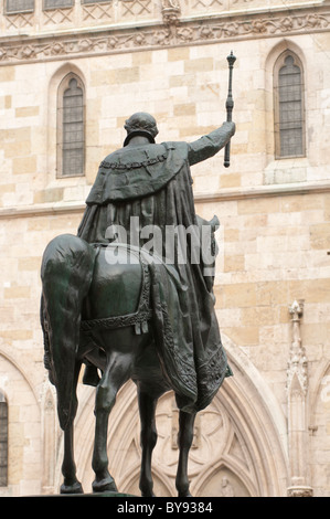 Statua equestre di fronte alla Cattedrale di Ratisbona, dedicata a San Pietro, a Regensburg, Baviera, Germania, Europa Foto Stock