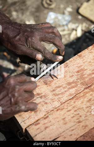 La barca di legno di costruttori di Bangladesh Asia Foto Stock