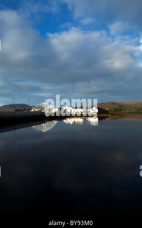 Ponte contemporaneo a Achill Sound, Achill Island, nella contea di Mayo, Irlanda Foto Stock