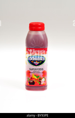 Rosso Odwall rhapasody frullato di frutta bevanda di miscela su sfondo bianco, isolata. Foto Stock