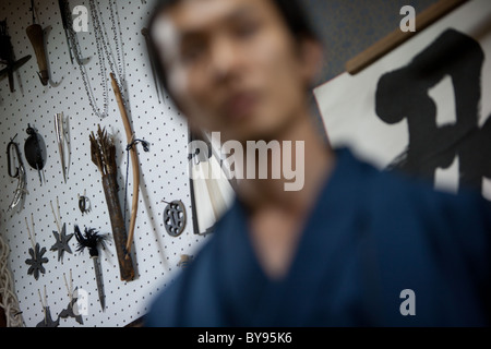 Il ninja arts presso la Accademia di Jidai del Kei Shinryu scuola di ninja, Tokyo, Giappone, Foto Stock