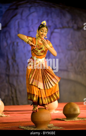 Mamallapuram dance festival 2011. Un mese lungo la celebrazione di musica classica e folk dance da tutte le parti dell India. Foto Stock