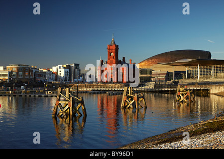 L'Edificio Pierhead, la National Assembly for Wales e Wales Millennium Centre di Cardiff Bay, Cardiff, Regno Unito Foto Stock