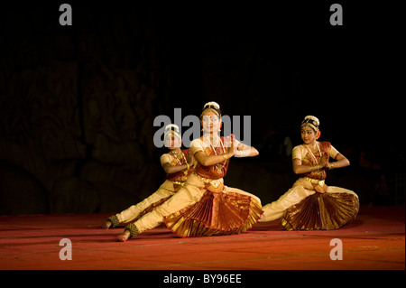 Mamallapuram dance festival 2011. Un mese lungo la celebrazione di musica classica e folk dance da tutte le parti dell India. Foto Stock