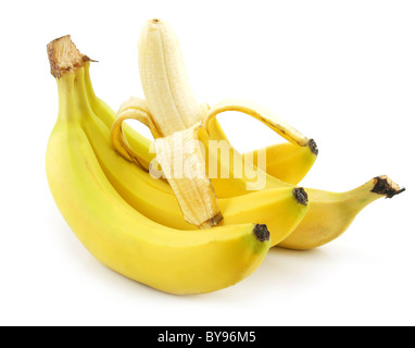 Mazzetto di maturo pelato Banana isolato su bianco Foto Stock