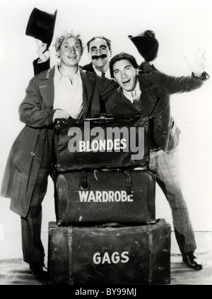 MARX BROTHERS pellicola US comedy team con da sinistra gli Harpo, Groucho e Chico Foto Stock