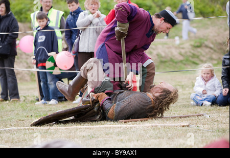 Viking battaglia rievocazione a Hemsby Foto Stock