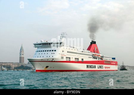 Minoan Lines, traghetto in arrivo nel porto di Venezia provenienti dall'isola di Creta, regione Veneto, Italia, Europa Foto Stock