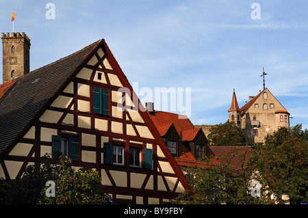 Antica città-casa di Abenberg, costruita agli inizi del XVII secolo, Luginsland torre sulla sinistra indietro Foto Stock