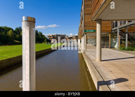 Nottingham University Jubilee campus The Dearing Building The Atrium and the Djanogly Library University of Nottingham Nottinghamshire England UK GB Foto Stock