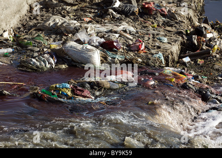 Inquinamento del fiume di Kathmandu, Nepal Foto Stock