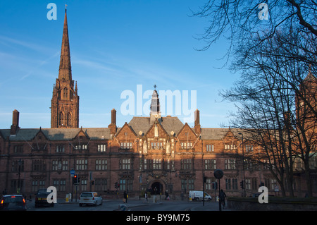 Coventry City Hall con la cattedrale in background. West Midlands, Regno Unito. Foto Stock