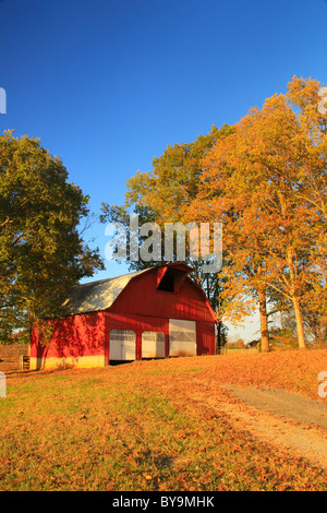 Fienile vicino all entrata di Burgess Falls State Park, Sparta, Tennessee, Stati Uniti d'America Foto Stock