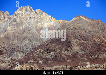 Arido paesaggio di montagna in Annapurna, Nepal Foto Stock