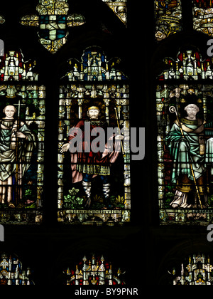Canterbury Kent England Canterbury Cathedral Chapter House vetrata raffigurante re Ethelbert e l Arcivescovo Theodore Foto Stock