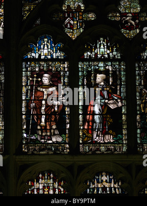 Canterbury Kent England Canterbury Cathedral Chapter House vetrata raffigurante San Alphege e l arcivescovo Lanfranco Foto Stock