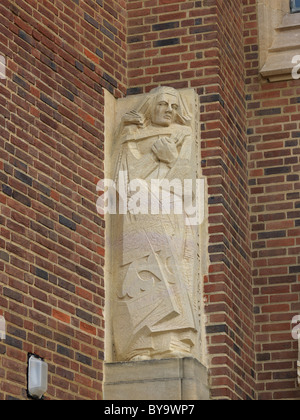 Guildford Surrey in Inghilterra Cattedrale di Guildford West Figurework anteriore di Julian di Norwich Foto Stock