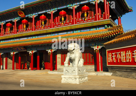 Custode leone alla Xinhuamen Portellone, della nuova Cina, ingresso al complesso Zhongnanhai a Pechino, Cina Foto Stock