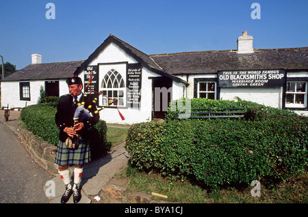 Piper dal vecchio fabbro del negozio, Gretna Green Foto Stock