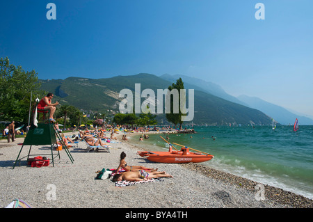 Surf Beach a Torbole sul lago di Garda, Trentino, Italia, Europa Foto Stock