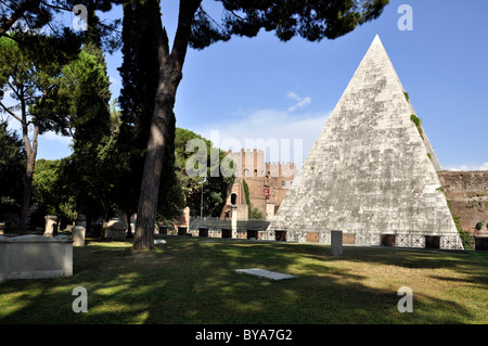 La Piramide Cestia, Cestio Campo cimitero, Roma, Lazio, l'Italia, Europa Foto Stock