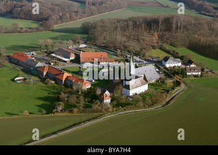 Vista aerea, Kloster Oelinghausen monastero, monastero chiesa, Arnsberg, Neheim, Hochsauerlandkreis distretto, area di Sauerland Foto Stock