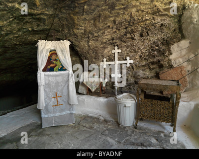 Grecia Samos Monastero di Panayia Spiliani Bottony Croce e Santuario in grotta Foto Stock