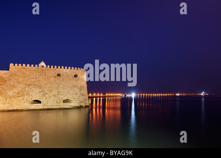 Heraklion, Creta, Grecia. Il castello Veneziano all ingresso del porto vecchio, noto con il nome di turco, "Kule' Foto Stock