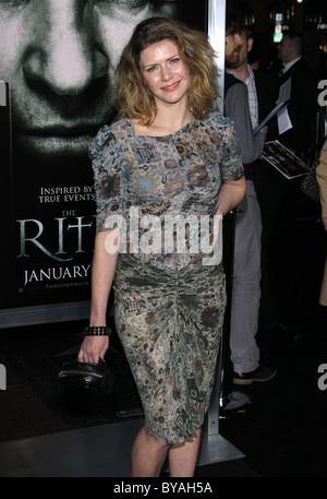 ARIANNA VERONESI IL RITO Premiere mondiale. WARNER BROS. HOLLYWOOD Los Angeles California USA 26 Gennaio 2011 Foto Stock