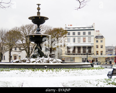 Un Wintery Victoria fontana nella Old Steine giardini in Brighton Foto Stock