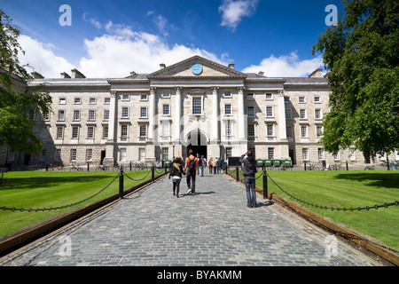 Il Trinity College di Dublino. Tutti i marchi registrati e i volti sono stati clonati. Foto Stock