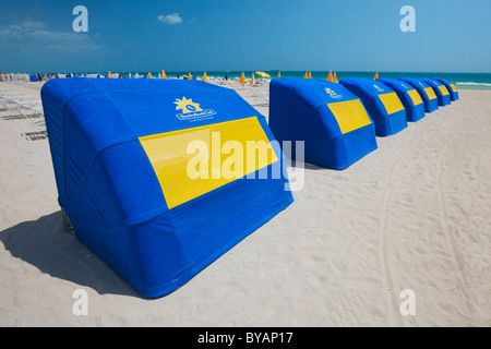 Tende sulla spiaggia, South Beach, Miami, Florida Foto Stock