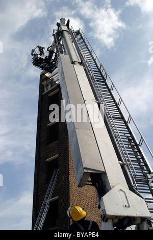 Completamente esteso ALP in corrispondenza di una stazione di fuoco tower Foto Stock