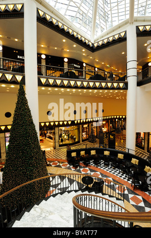 Interno, Luxury department store Quartier 206, dall'architetto Henry Cobb, Friedrichstadt-Passagen, Friedrichstrasse Foto Stock