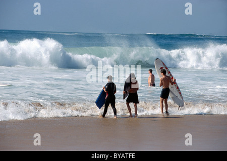 Spiaggia di El Cotillo, Surfer, Fuerteventura, Isole Canarie, Spagna Foto Stock